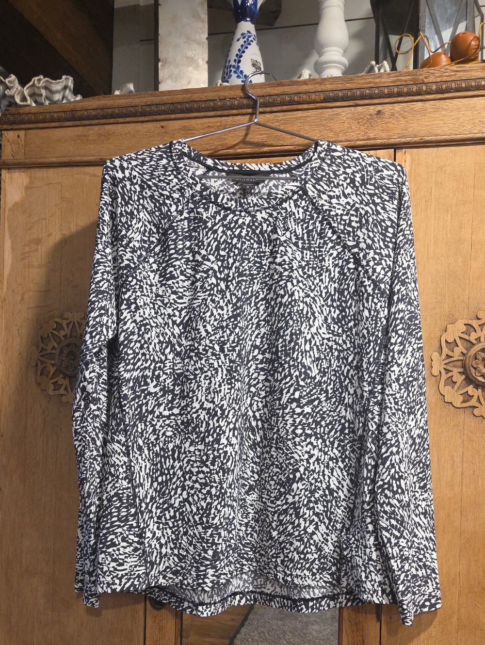 Athleta Black & White Abstract-Print Long Sleeve Tee, Size L, EUC